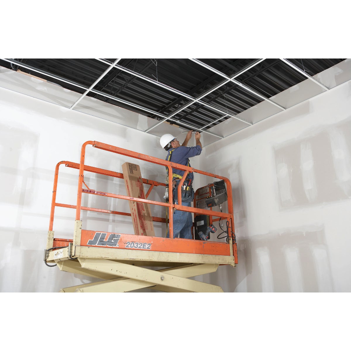 Donn 12 Ft. x 7/8 in. White Steel Ceiling Wall Molding Image 6