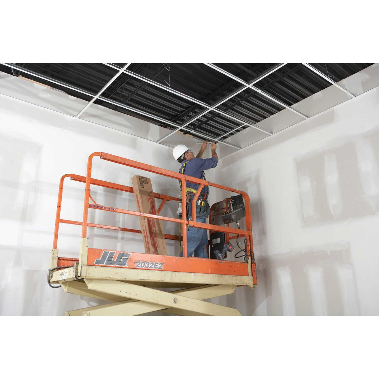 Donn 4 Ft. x 1-1/2 In. White Steel Fire Resistant Ceiling Tile Cross Tee Image 4