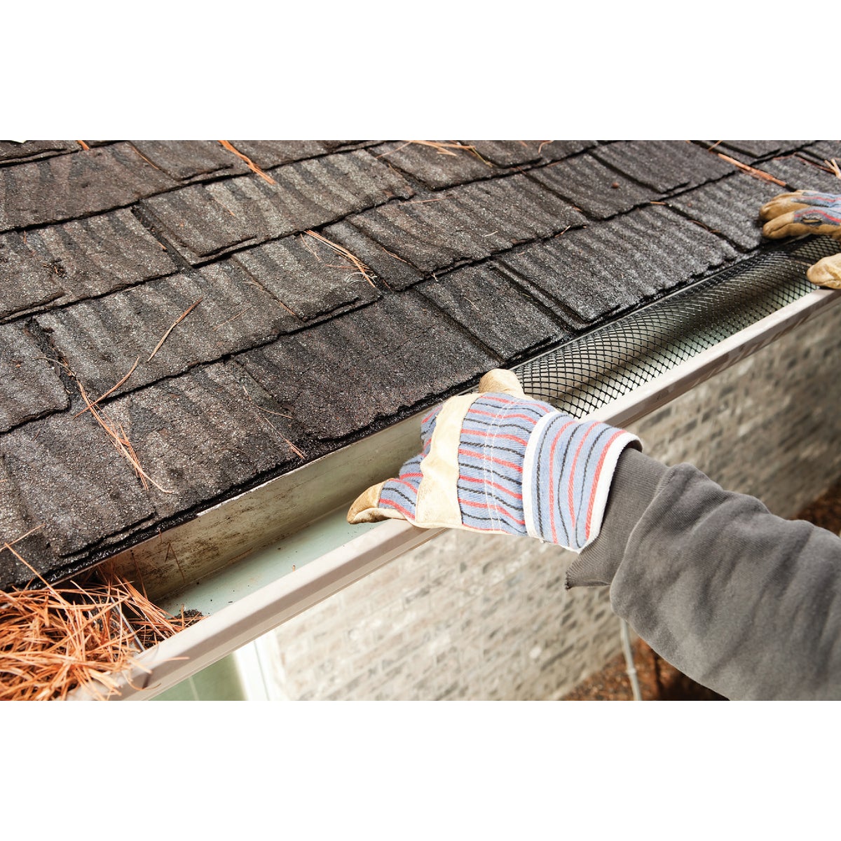 Frost King 6 In. x 20 Ft. Black Plastic Gutter Guard Image 2