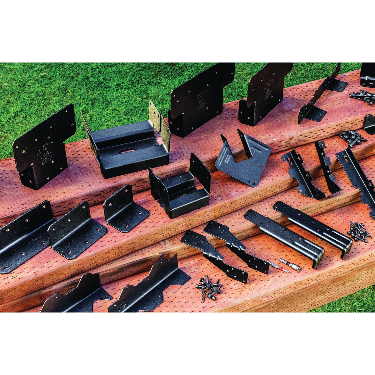 Simpson Strong-Tie Outdoor Accents 18 ga ZMAX Black Powder-Coated Adjustable Stringer Connector Image 3