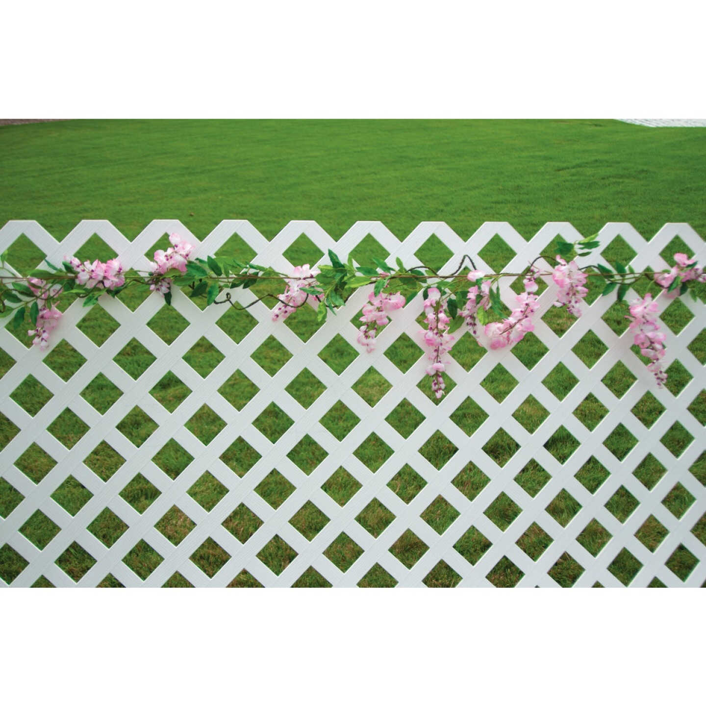 Deckorators 4 Ft. W x 8 Ft. L x 1/8 In. Thick White Vinyl Lattice Panel Image 3