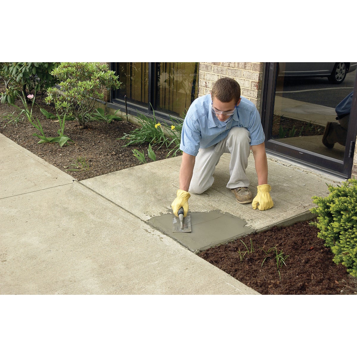 Quikrete 10 Lb. Gray Concrete Patch Image 2