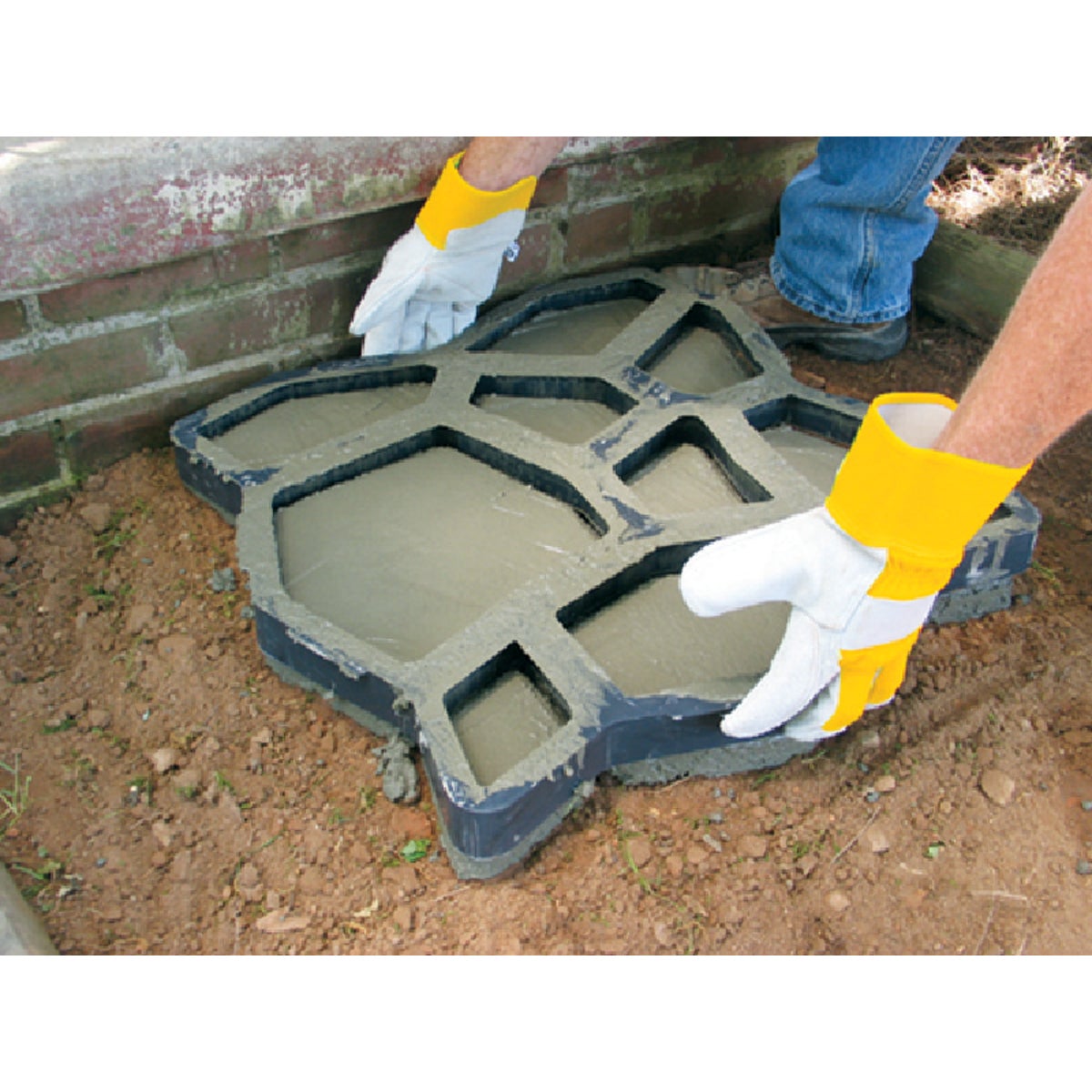 Quikrete Plastic Mold Reusable 2 Ft. Concrete Mold, Country Stone Image 5