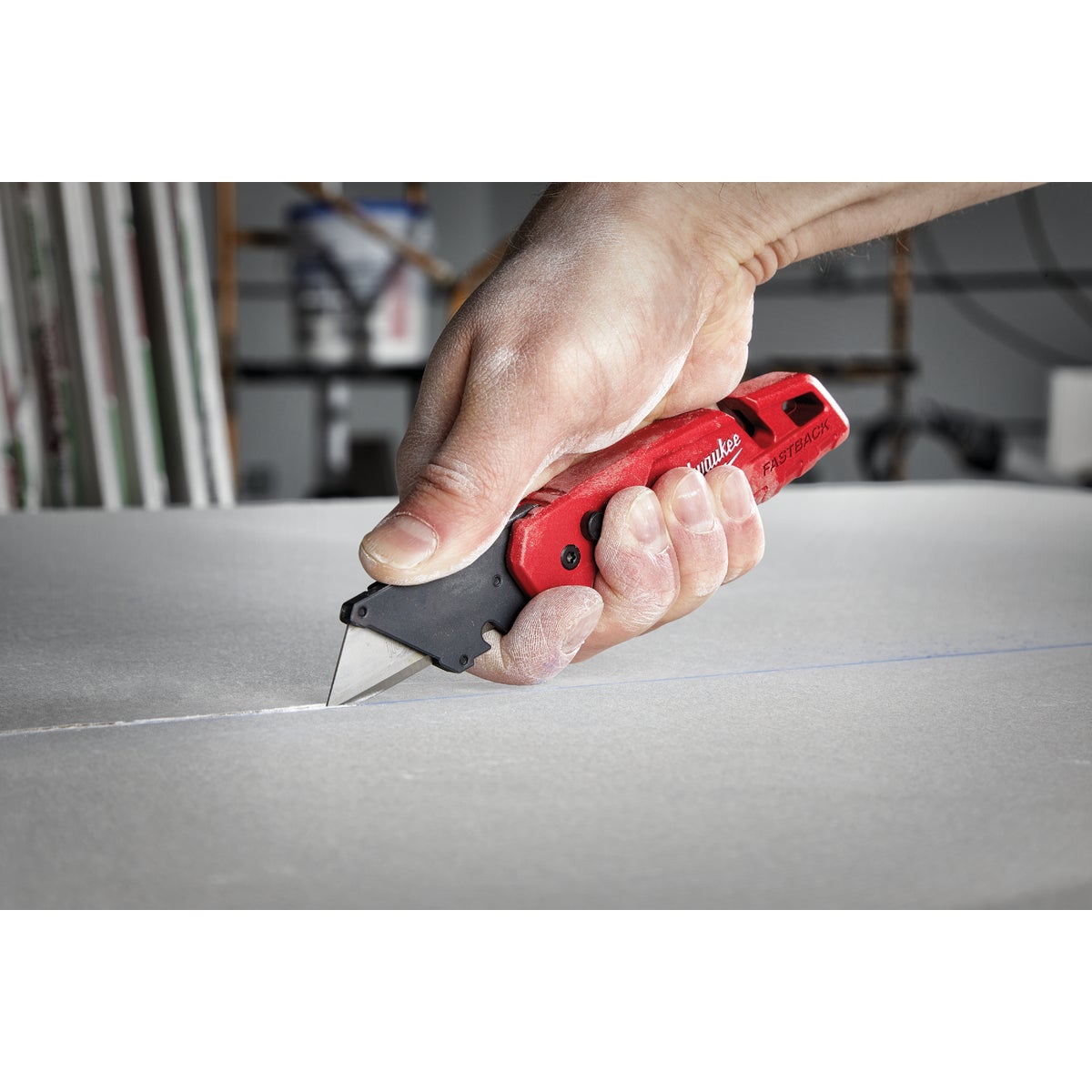 Milwaukee FASTBACK Folding Utility Knife with Blade Storage Image 5