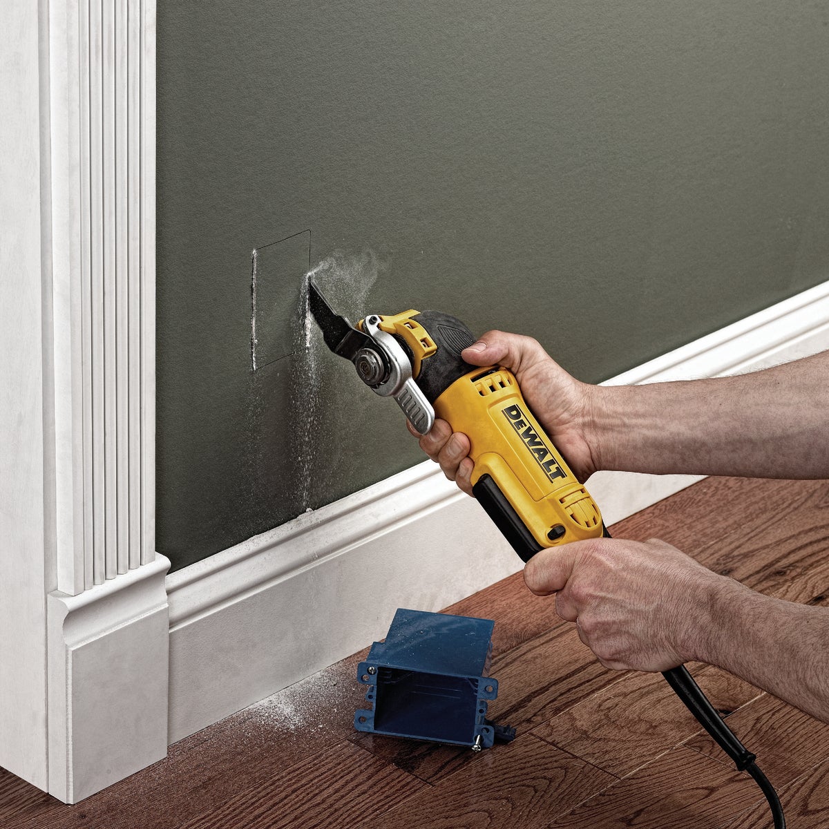 DEWALT 3-Amp Oscillating Tool Kit  Image 2