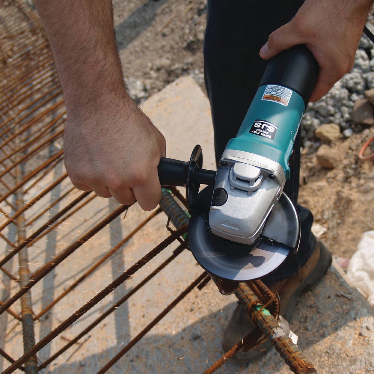 Makita 4-1/2 In. 12-Amp SJS High-Power Angle Grinder Image 3