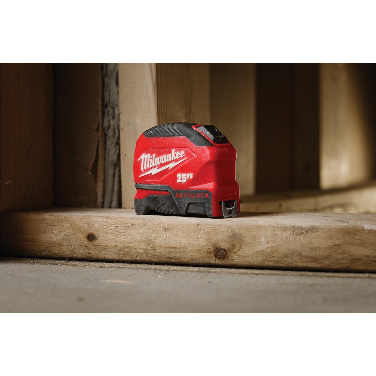 Milwaukee 25 Ft. Compact Auto Lock Tape Measure Image 3