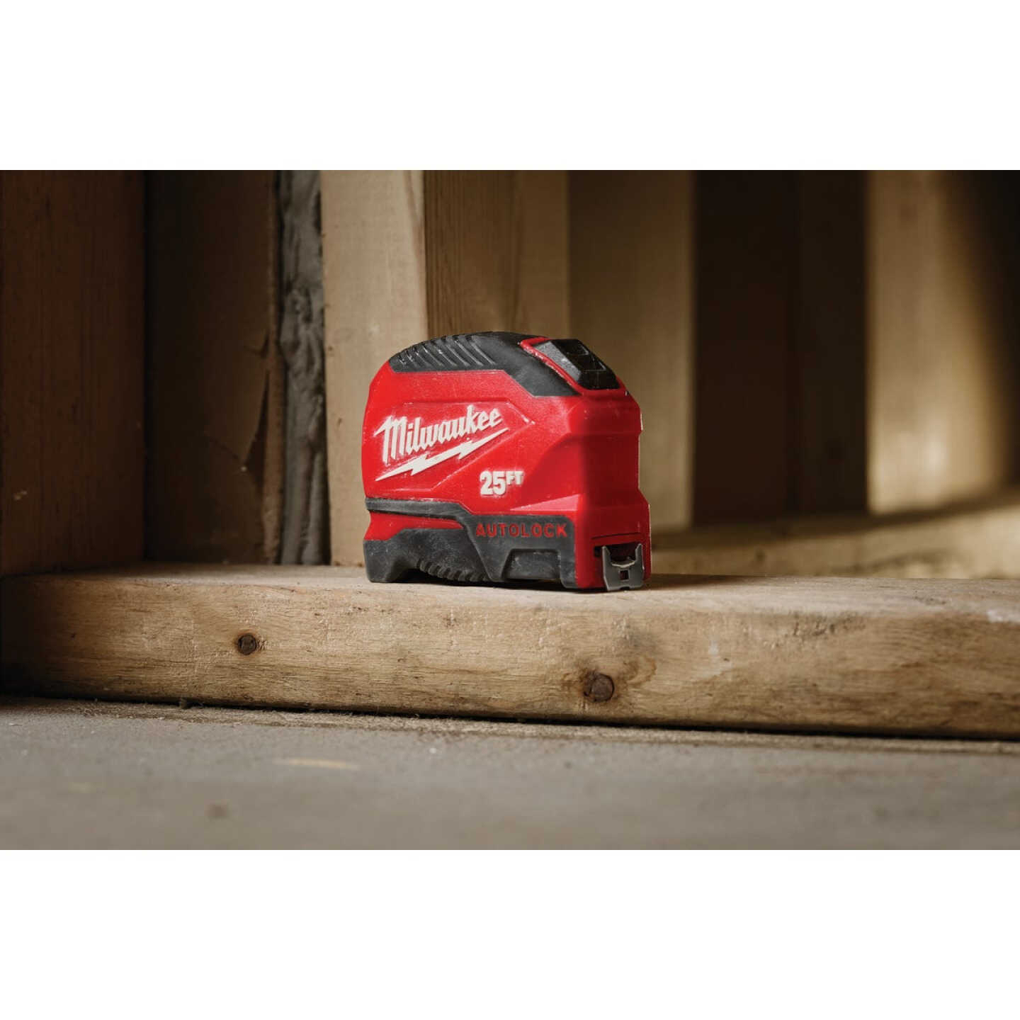Milwaukee 25 Ft. Compact Auto Lock Tape Measure Image 3