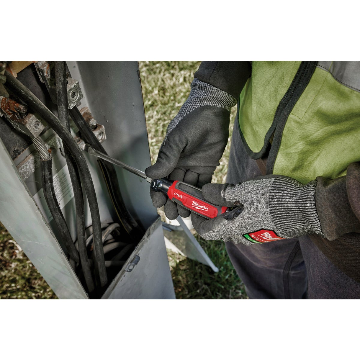Milwaukee 1/4 In. x 4 In. Slotted Screwdriver with Cushion Grip Image 5