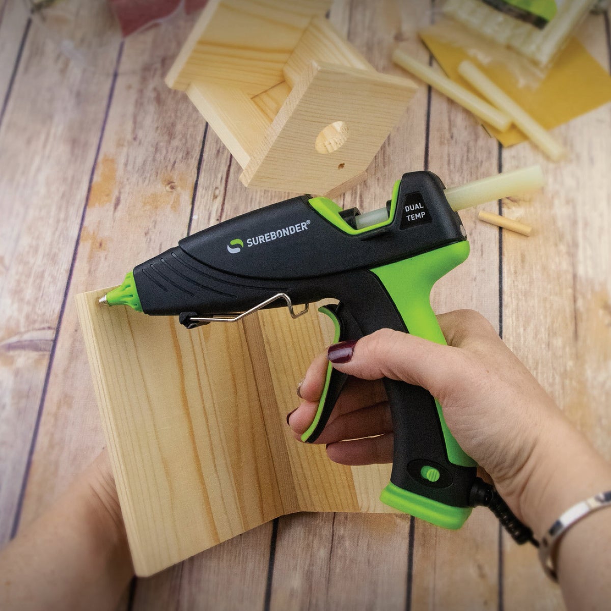 Surebonder 60W Dual Temperature Full Size Glue Gun Image 4