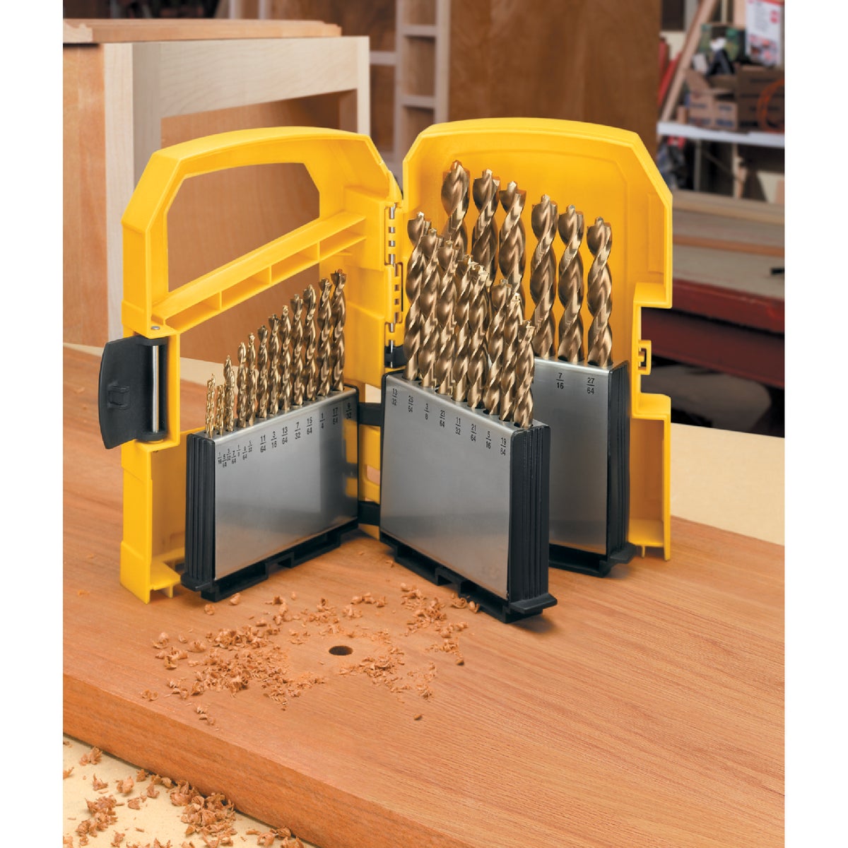 DEWALT 29-Piece Gold Ferrous Pilot Point Drill Bit Set, 1/16 In. thru 9/32 In. Image 3