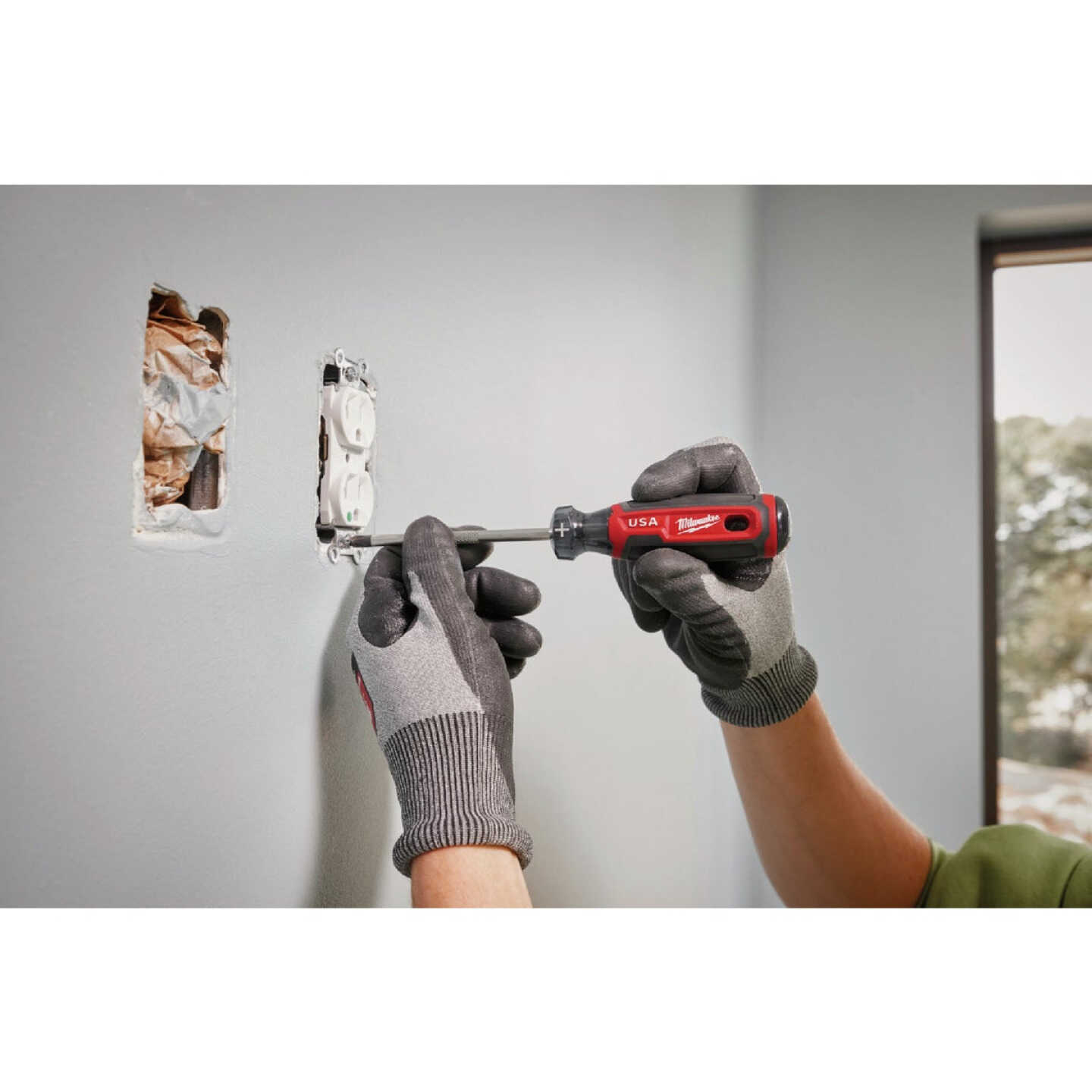 Milwaukee #1 x 3 In. Phillips Screwdriver with Cushion Grip Image 4
