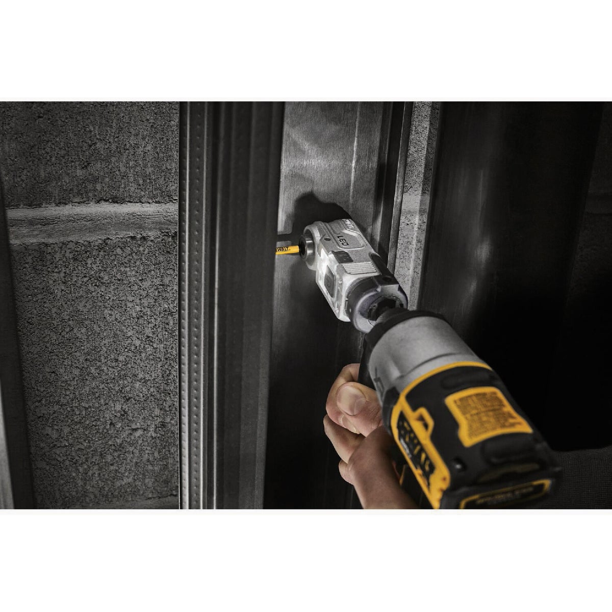 Dewalt Elite Series Lighted Right Angle Driver Attachment Image 3