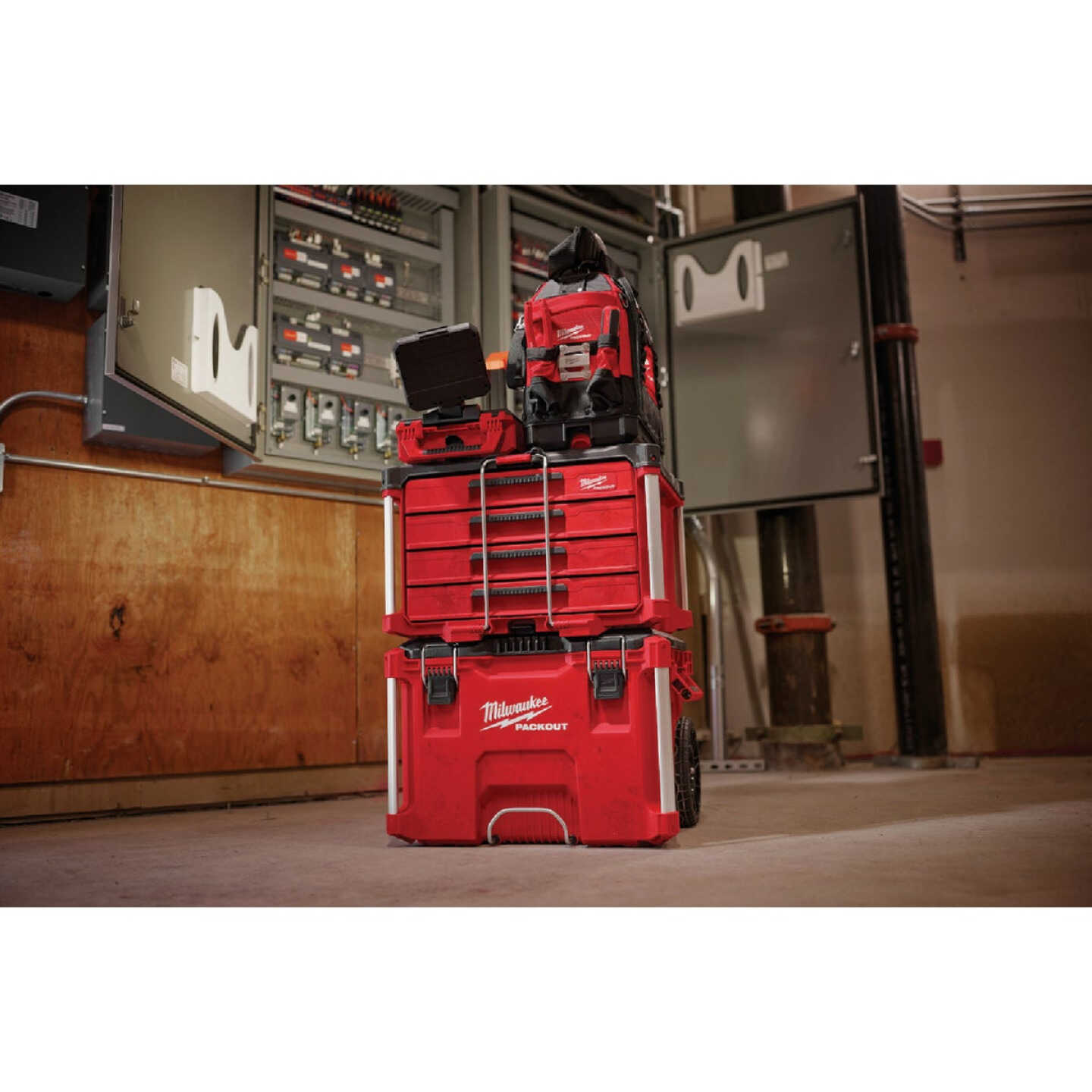 Milwaukee PACKOUT 4-Drawer Tool Box, 50 Lb. Capacity Image 4