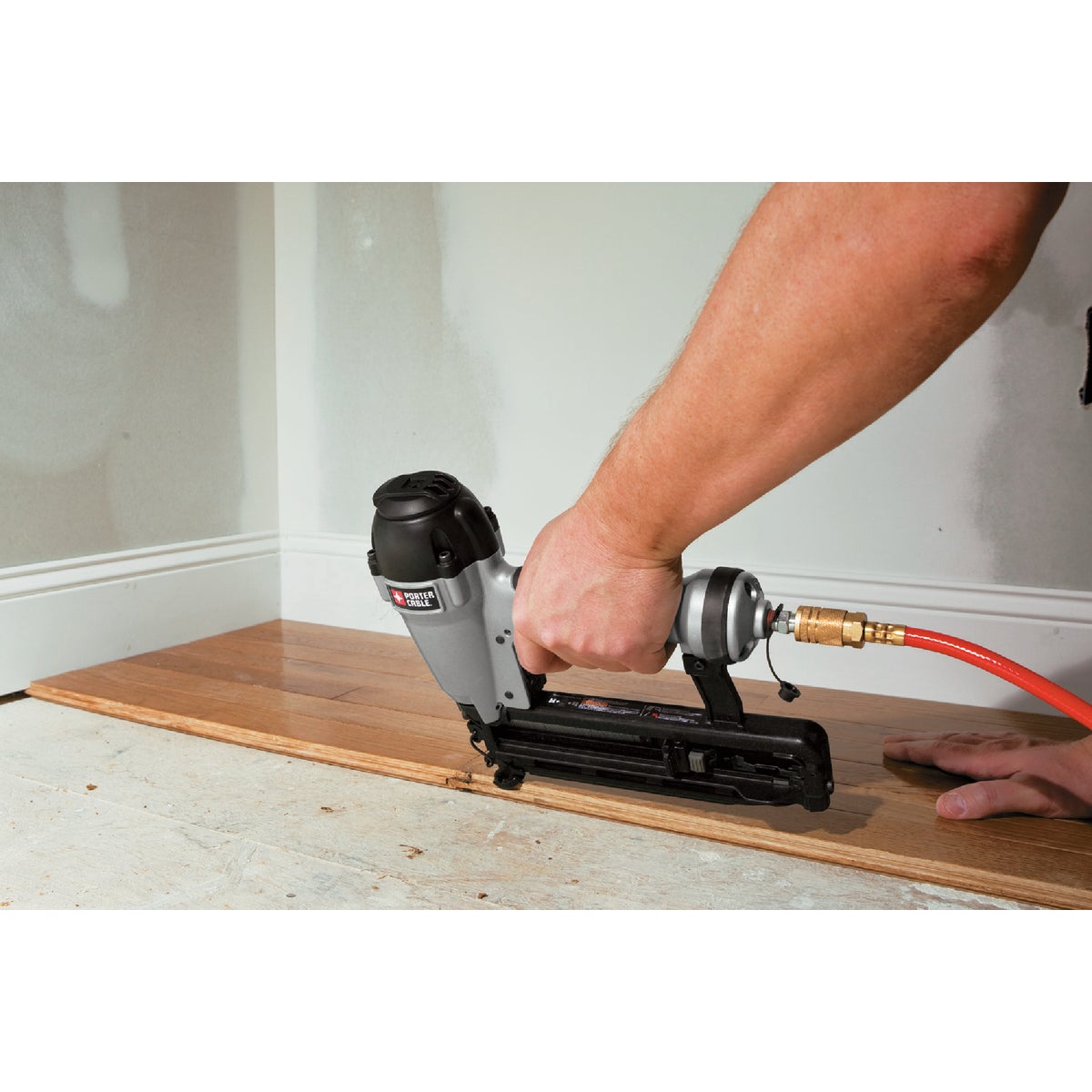 Porter Cable 16-Gauge 2-1/2 In. Straight Finish Nailer Kit Image 3