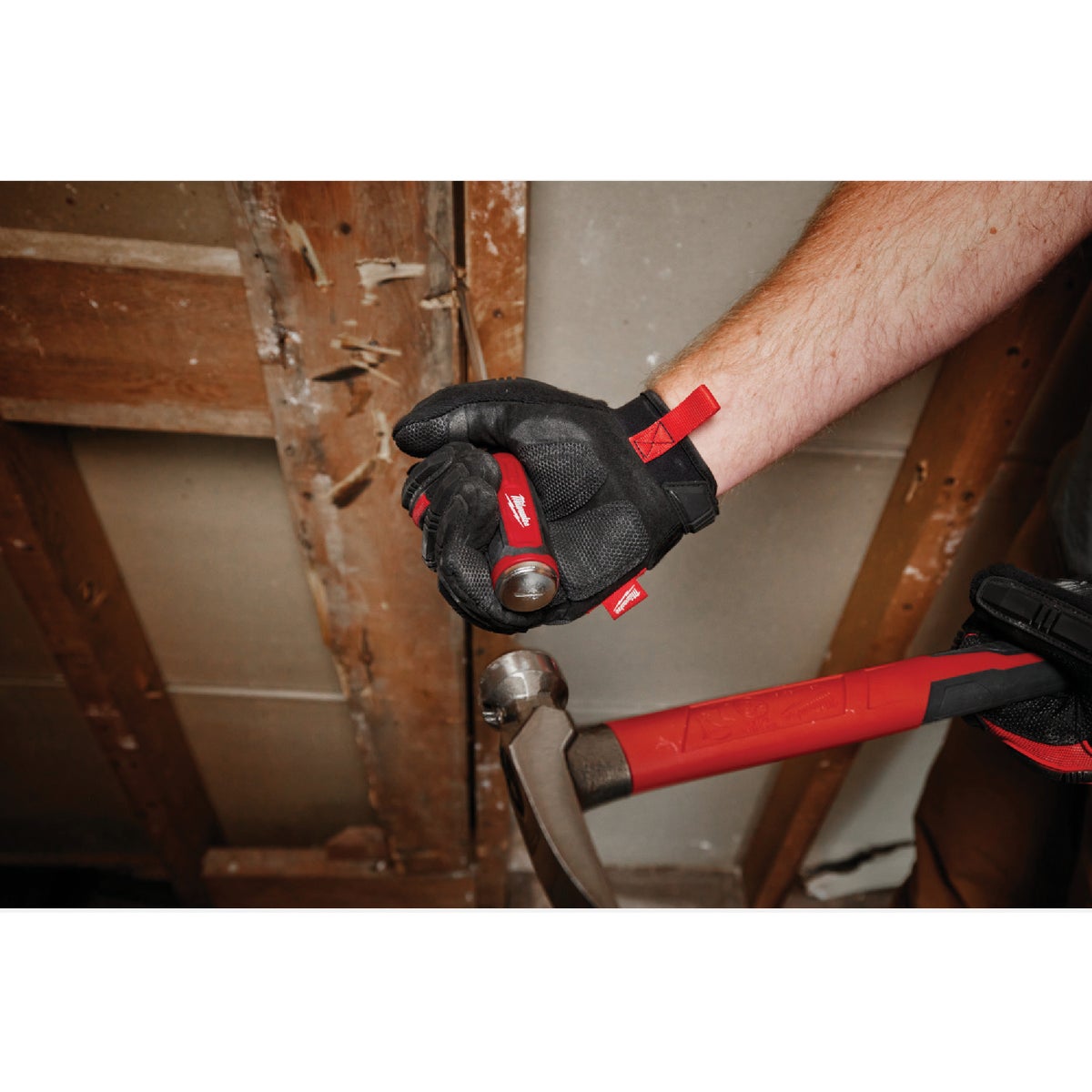 Milwaukee 3/8 In. x 8 In. Slotted Demolition Screwdriver with Cushion Grip Image 5