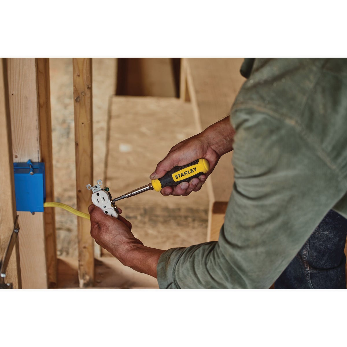 Stanley 6-in-1 Multi-Bit Screwdriver Image 2