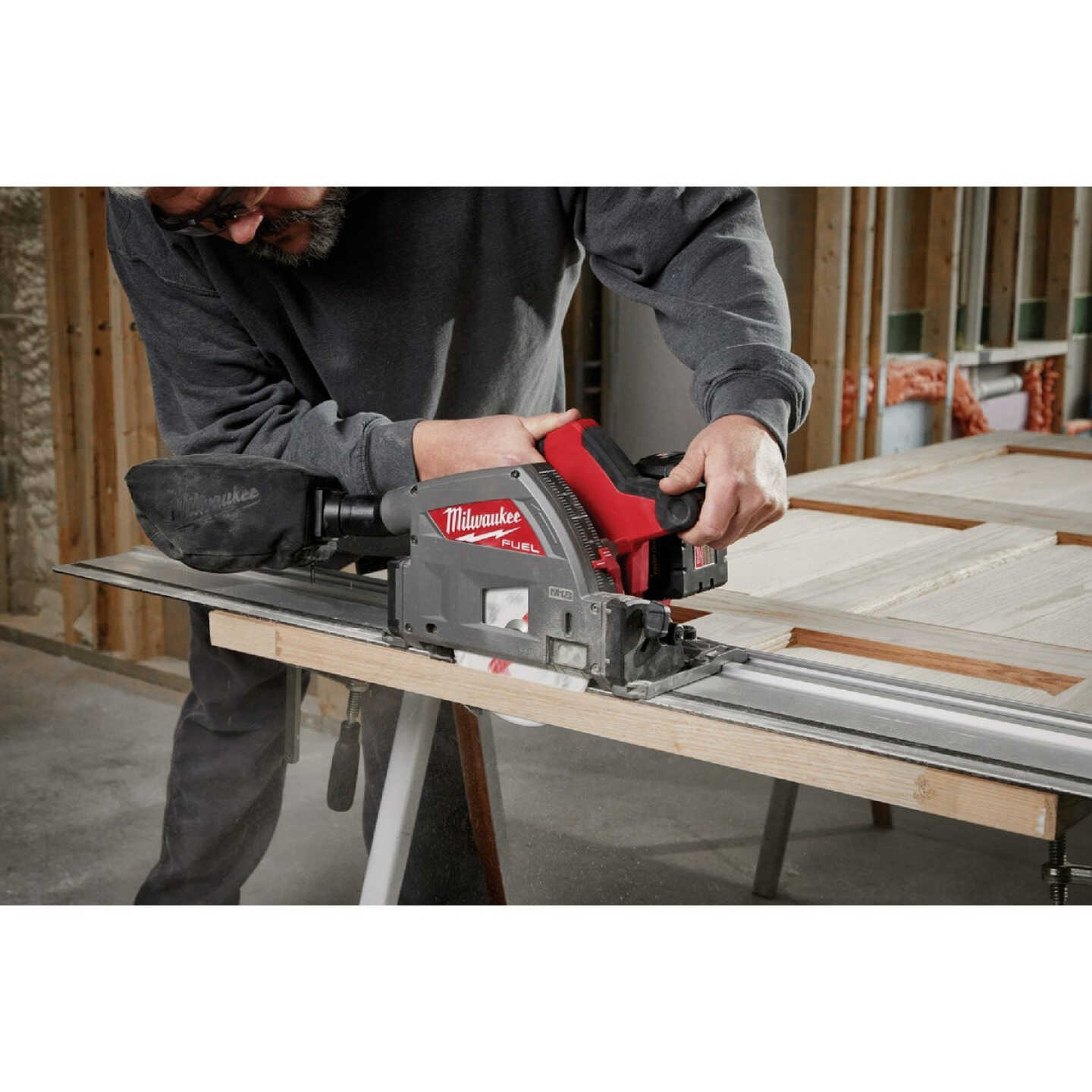 Milwaukee 31 In. Track Saw Guide Rail Image 5