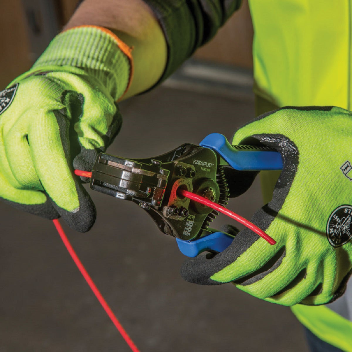 Klein Katapult Wire Stripper & Cutter for 8-20 AWG Solid & 10-22 AWG Stranded Wire Image 5