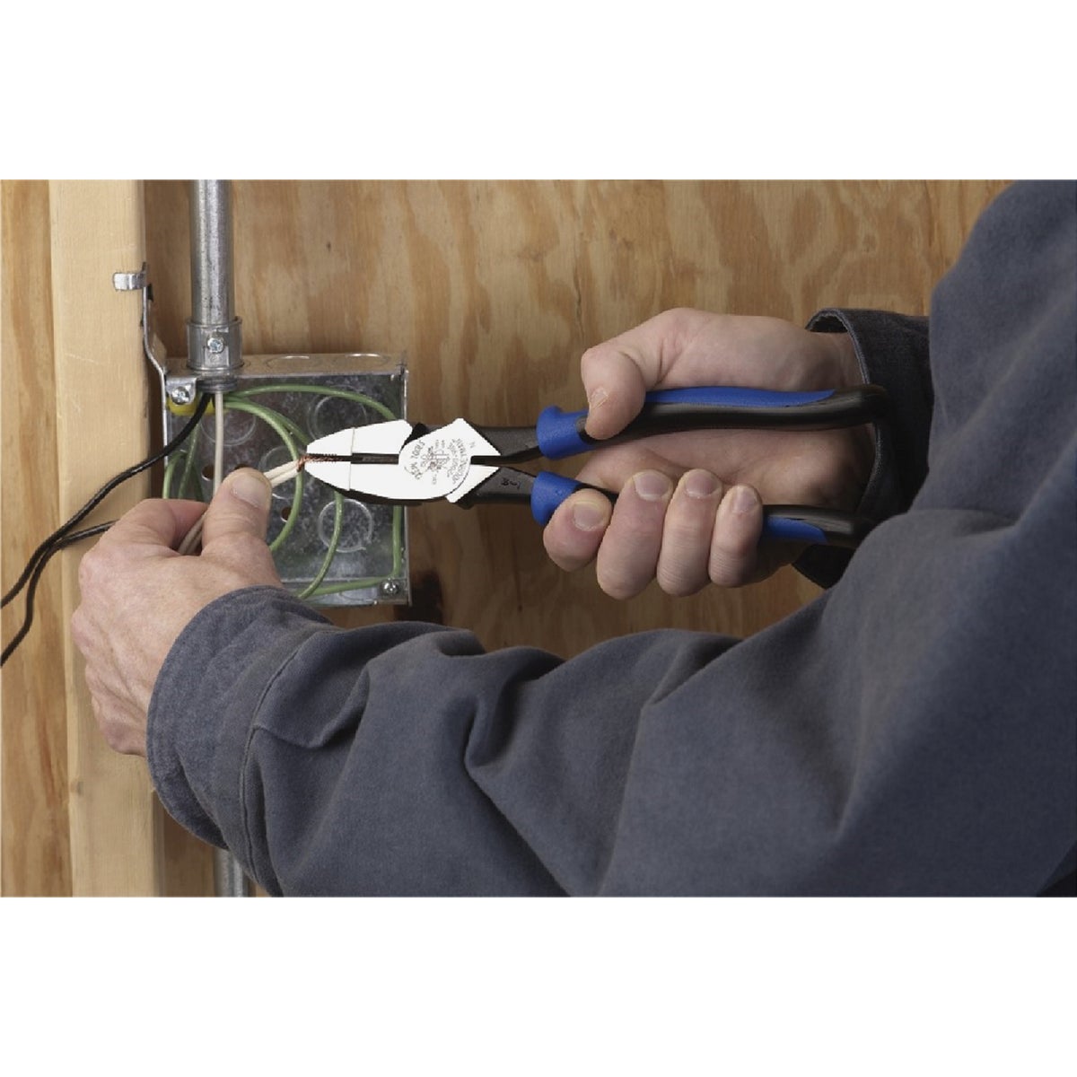 Klein Journeyman High-Leverage Linesman Pliers Image 5