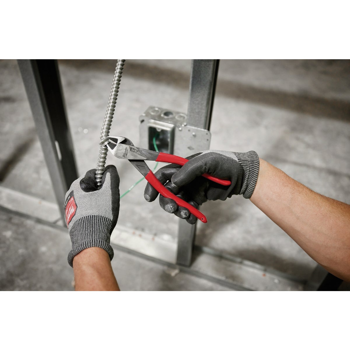 Milwaukee 8 In. Dipped Grip Diagonal Cutting Pliers Image 3