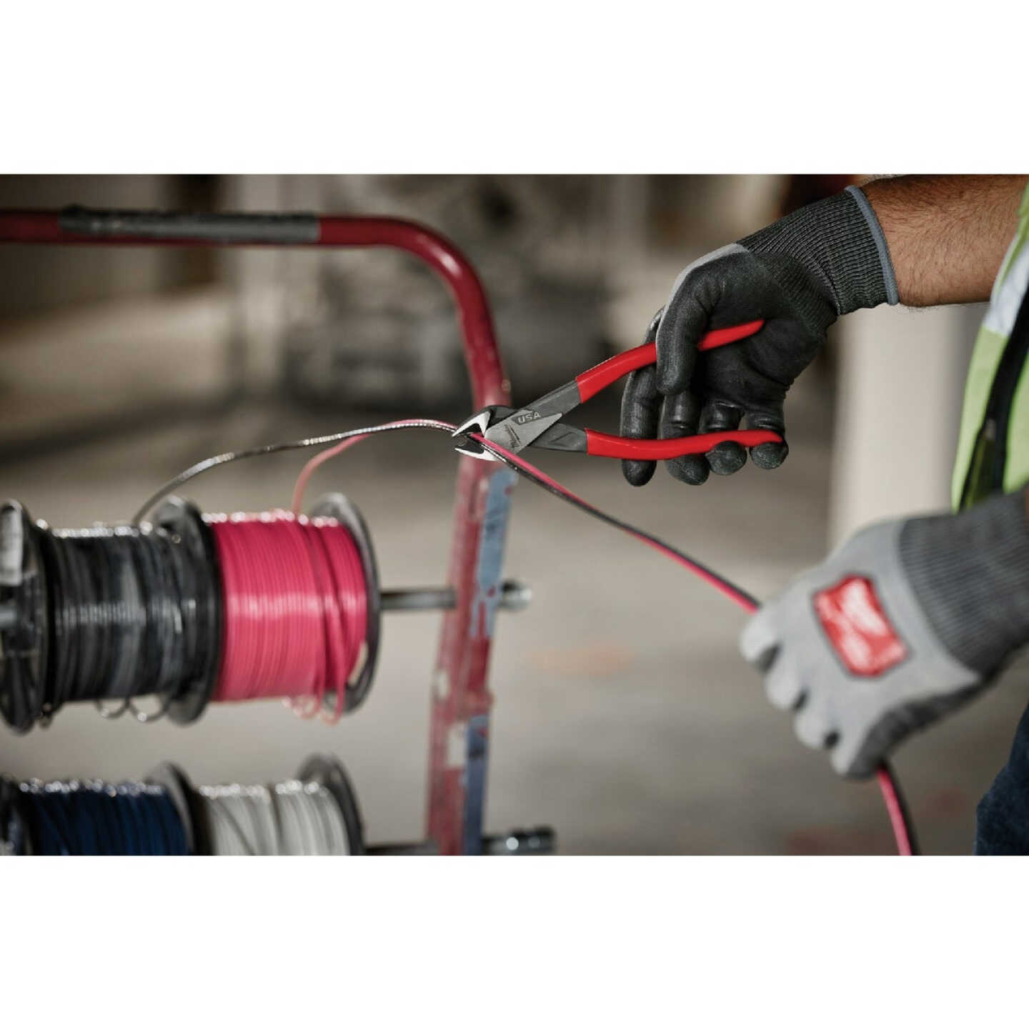 Milwaukee 8 In. Dipped Grip Diagonal Cutting Pliers Image 5