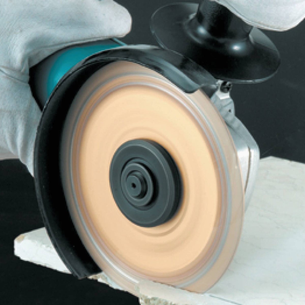 Makita 4-1/2 In. 7.5-Amp Angle Grinder with Lock-On Image 4