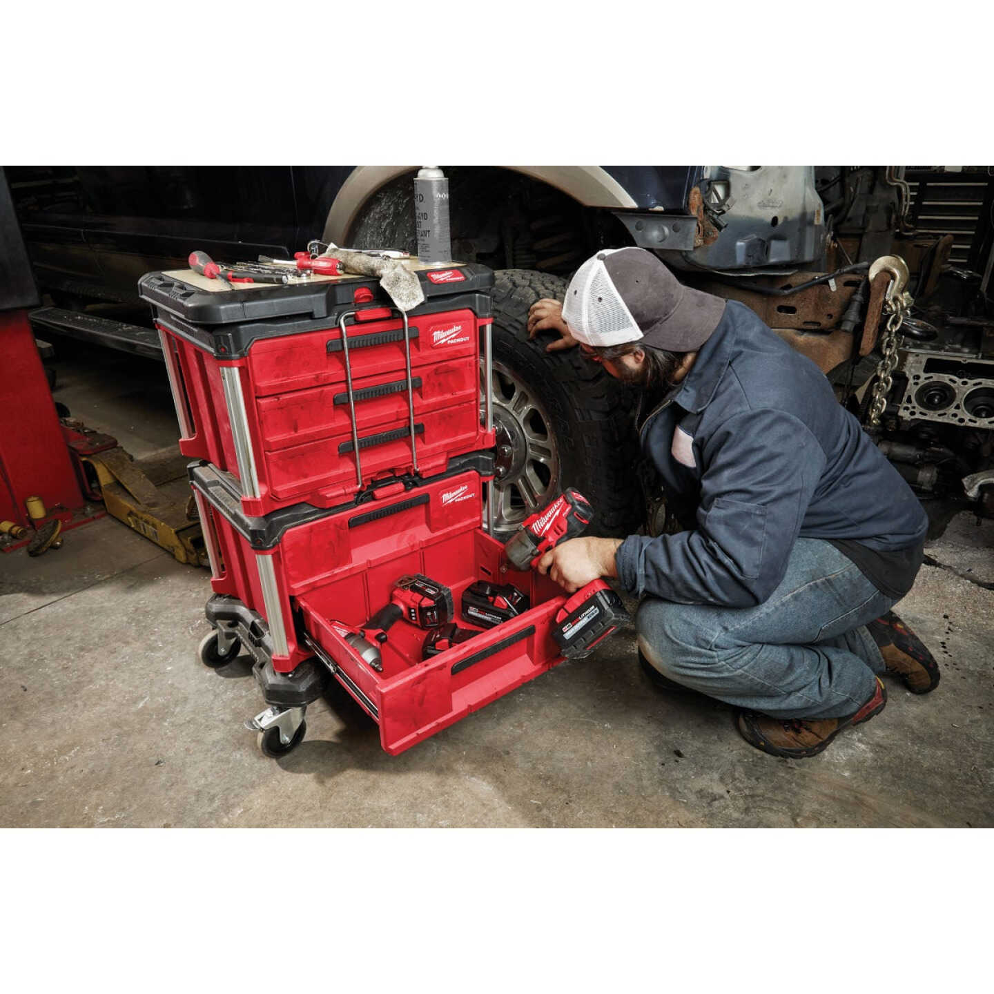 Milwaukee PACKOUT 2-Drawer Toolbox, 50 Lb. Capacity Image 4
