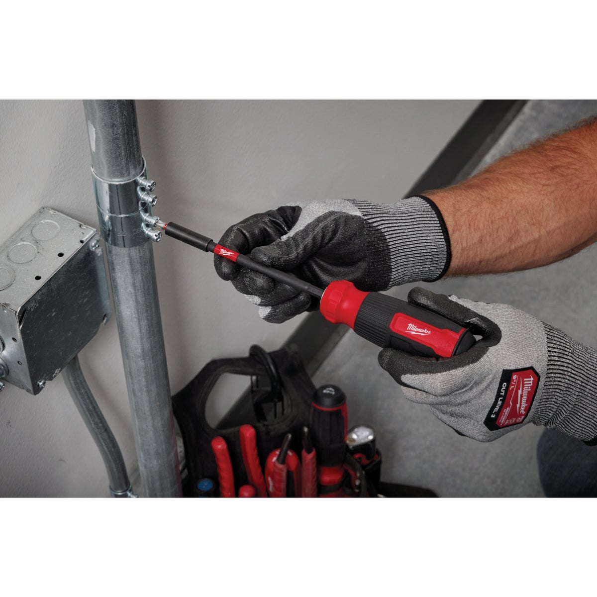 Milwaukee 14-In-1 Multi-Bit Screwdriver with SHOCKWAVE Impact Duty Bits Image 6