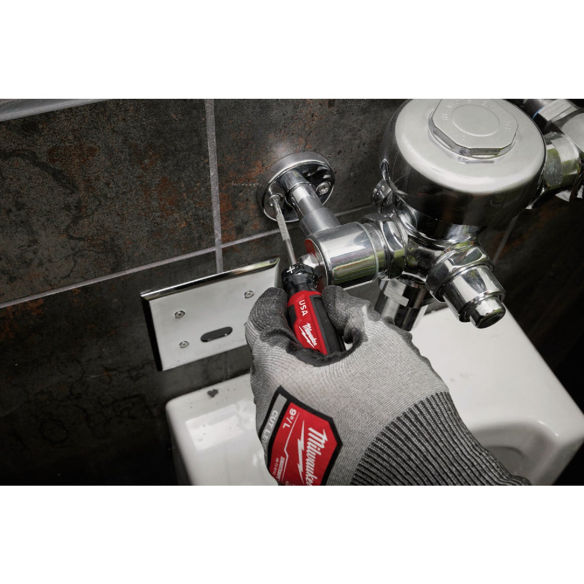Milwaukee #2 x 4 In. Phillips Screwdriver with Cushion Grip Image 3