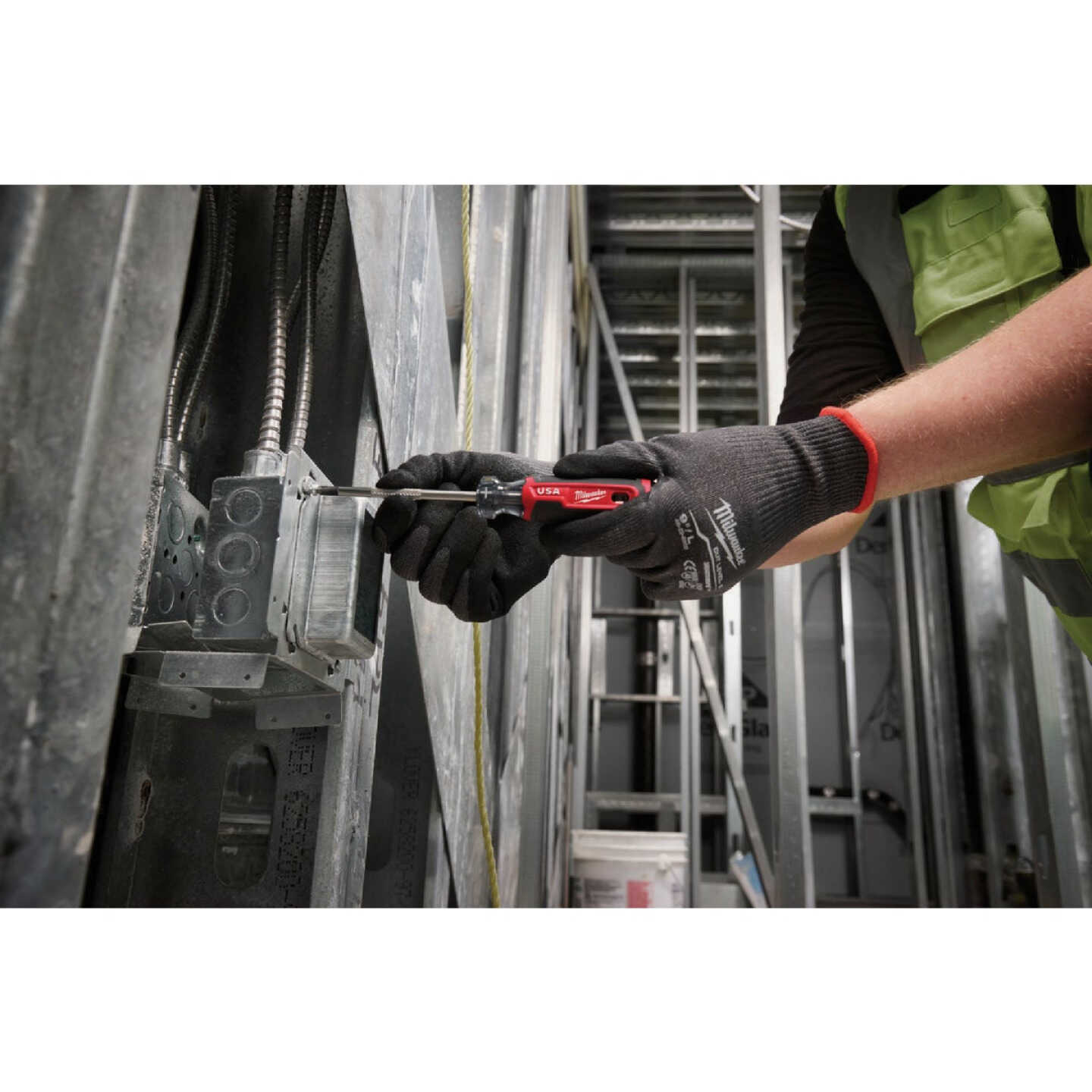 Milwaukee #2 x 4 In. Phillips Screwdriver with Cushion Grip Image 4