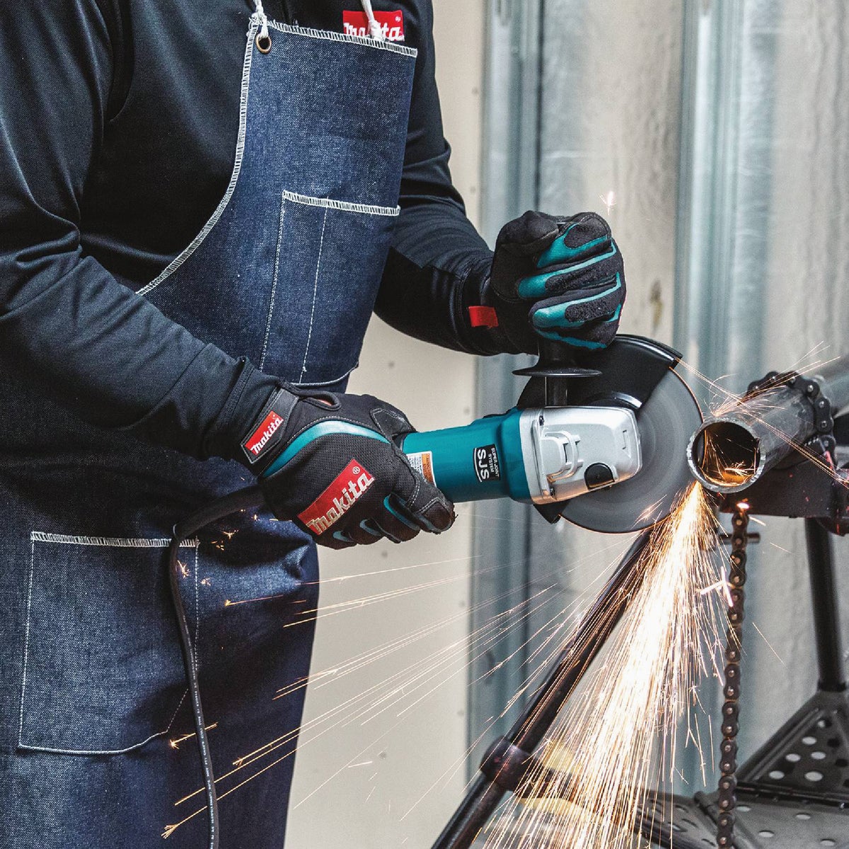 Makita 6 In. 13-Amp SJS High-Power Angle Grinder with Lock On Image 2