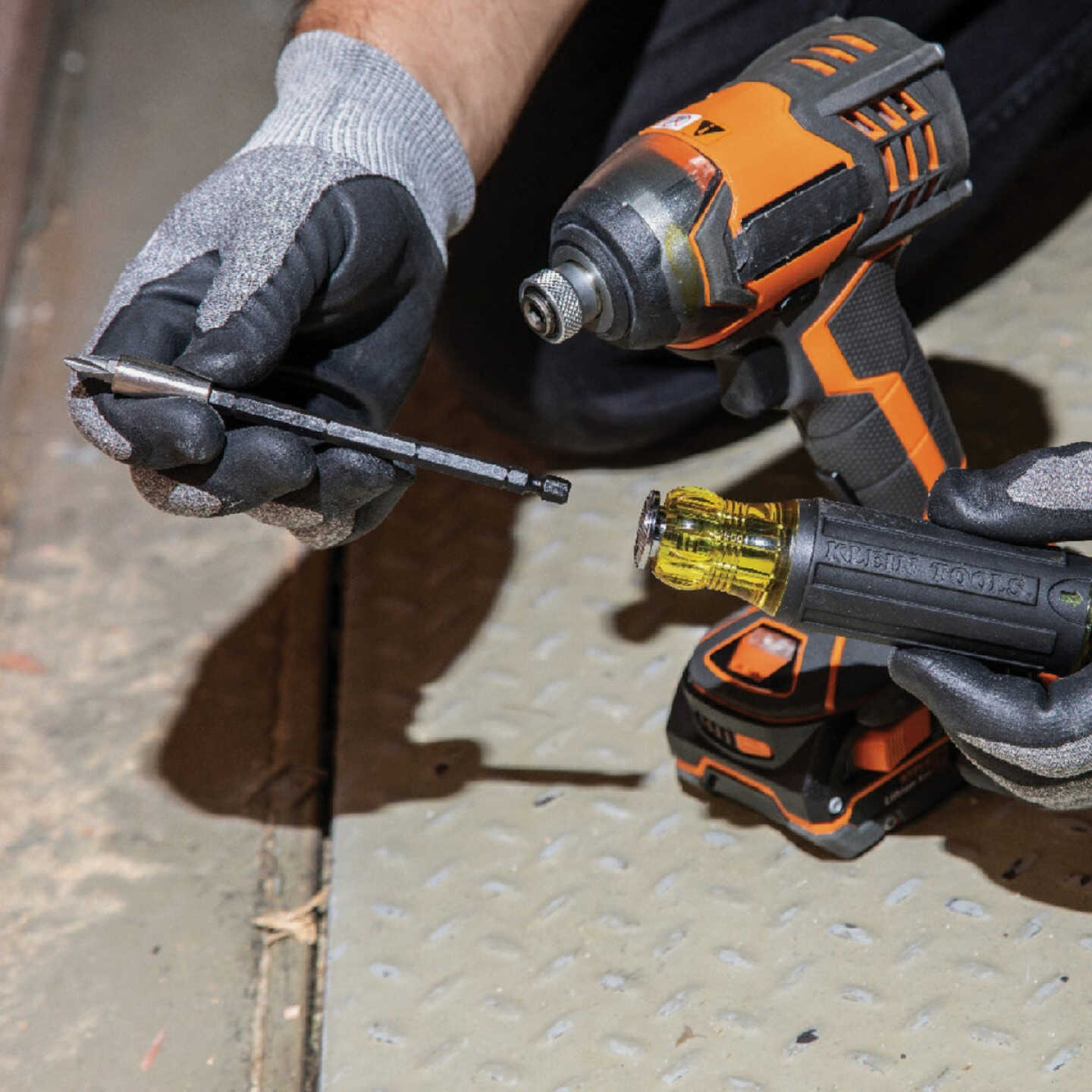 Klein 14-in-1 Adjustable Length Multi-Bit Screwdriver Image 6