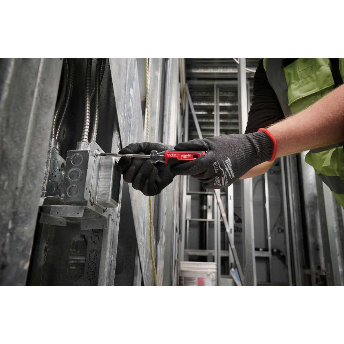 Milwaukee #3 x 6 In. Phillips Screwdriver with Cushion Grip Image 4