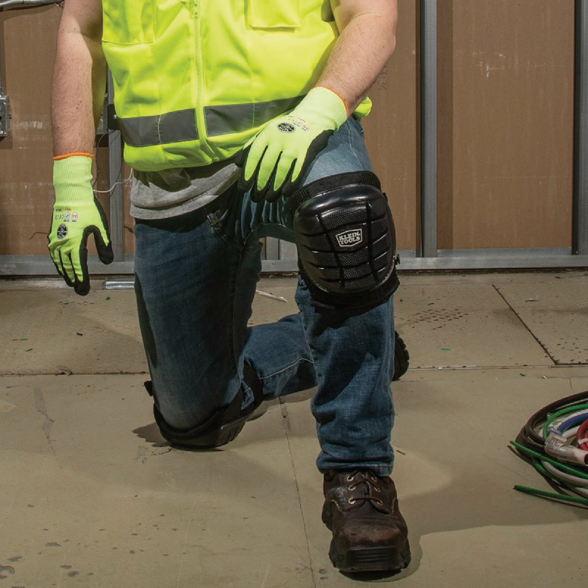 Klein Tools Lightweight Gel Knee Pads Image 3