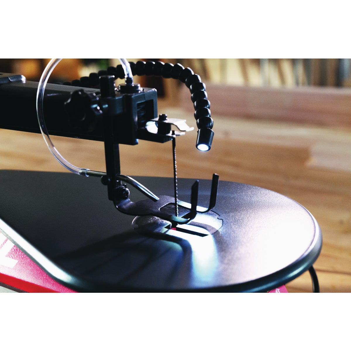 SKIL 16 In. 1.2A Variable Speed Scroll Saw Image 2