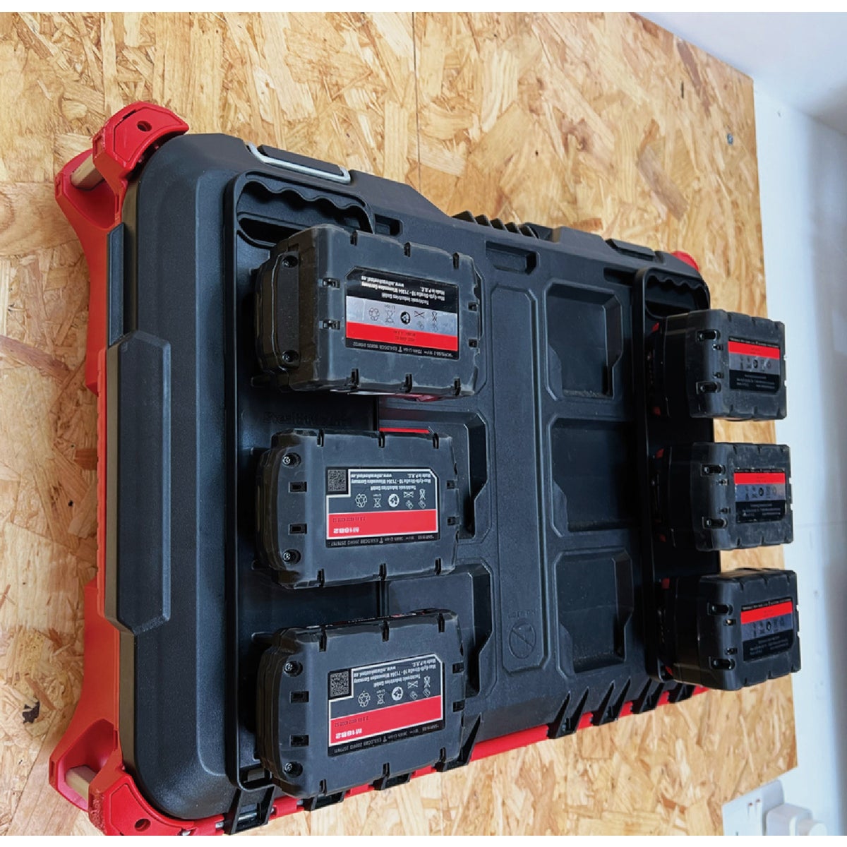 StealthMounts Battery Board with Handle for Milwaukee M18 Batteries Image 2