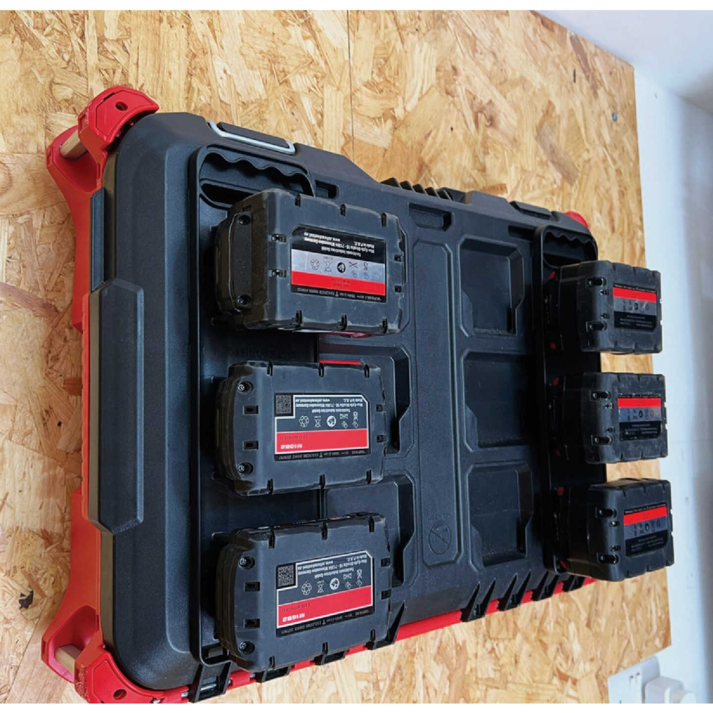 StealthMounts Battery Board with Handle for Milwaukee M18 Batteries Image 2