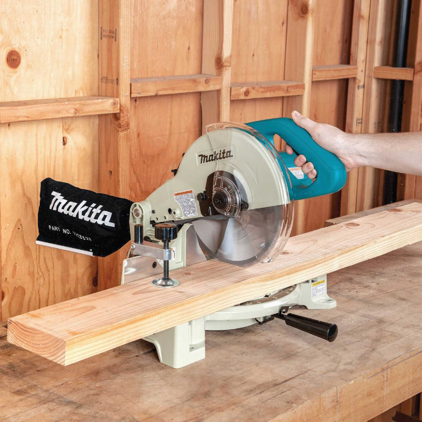 Makita 10 In. 15-Amp Compound Miter Saw Image 3