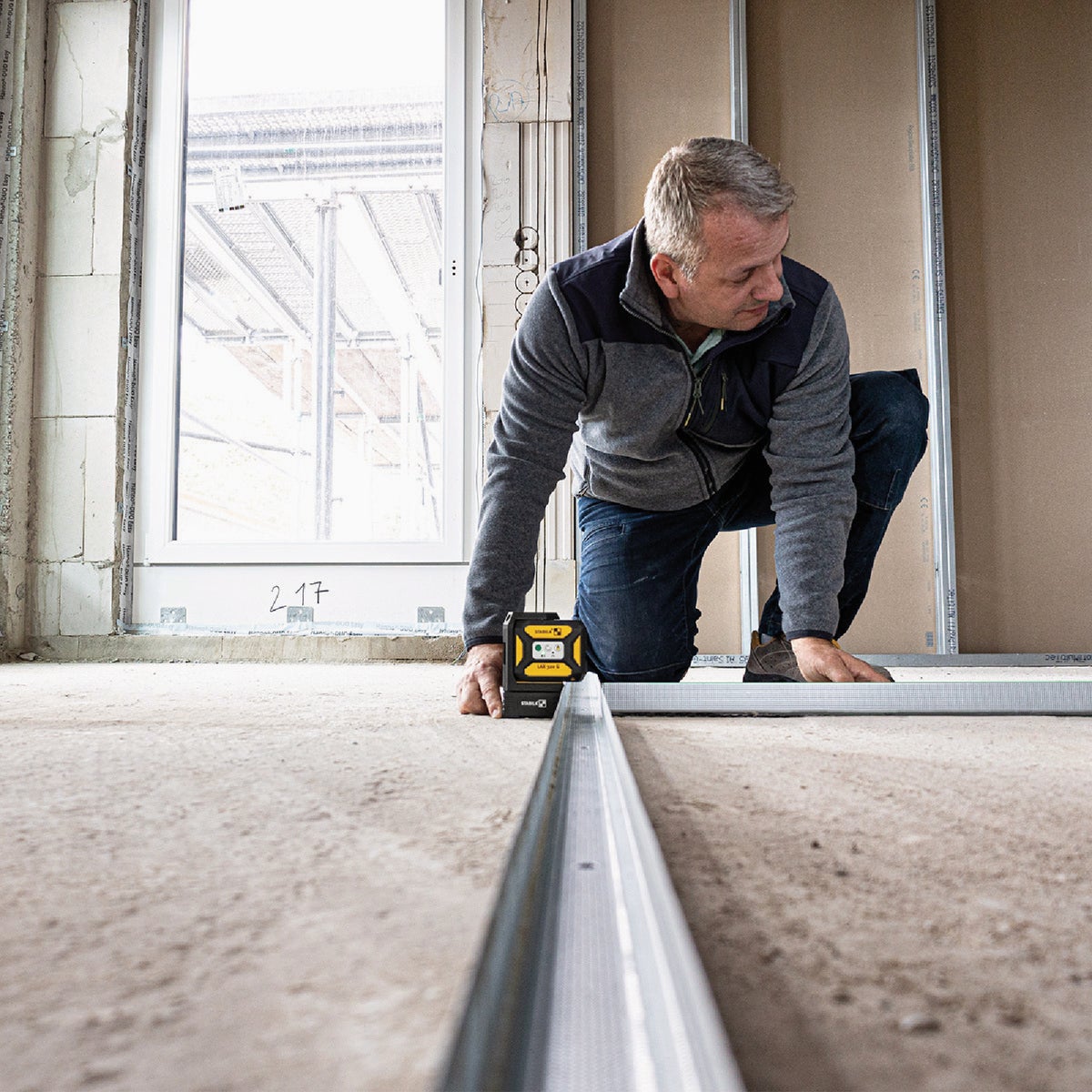 Stabila LAX 320 G Cross Line Plus Plumb Dot Laser Level Image 3