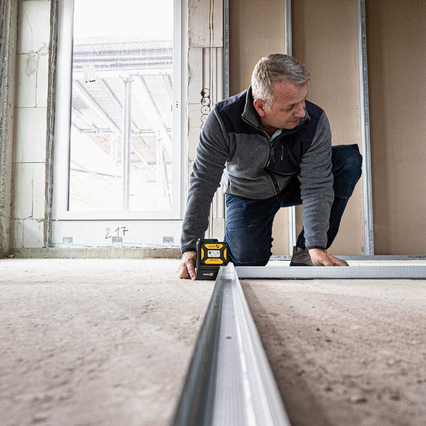 Stabila LAX 320 G Cross Line Plus Plumb Dot Laser Level Image 3