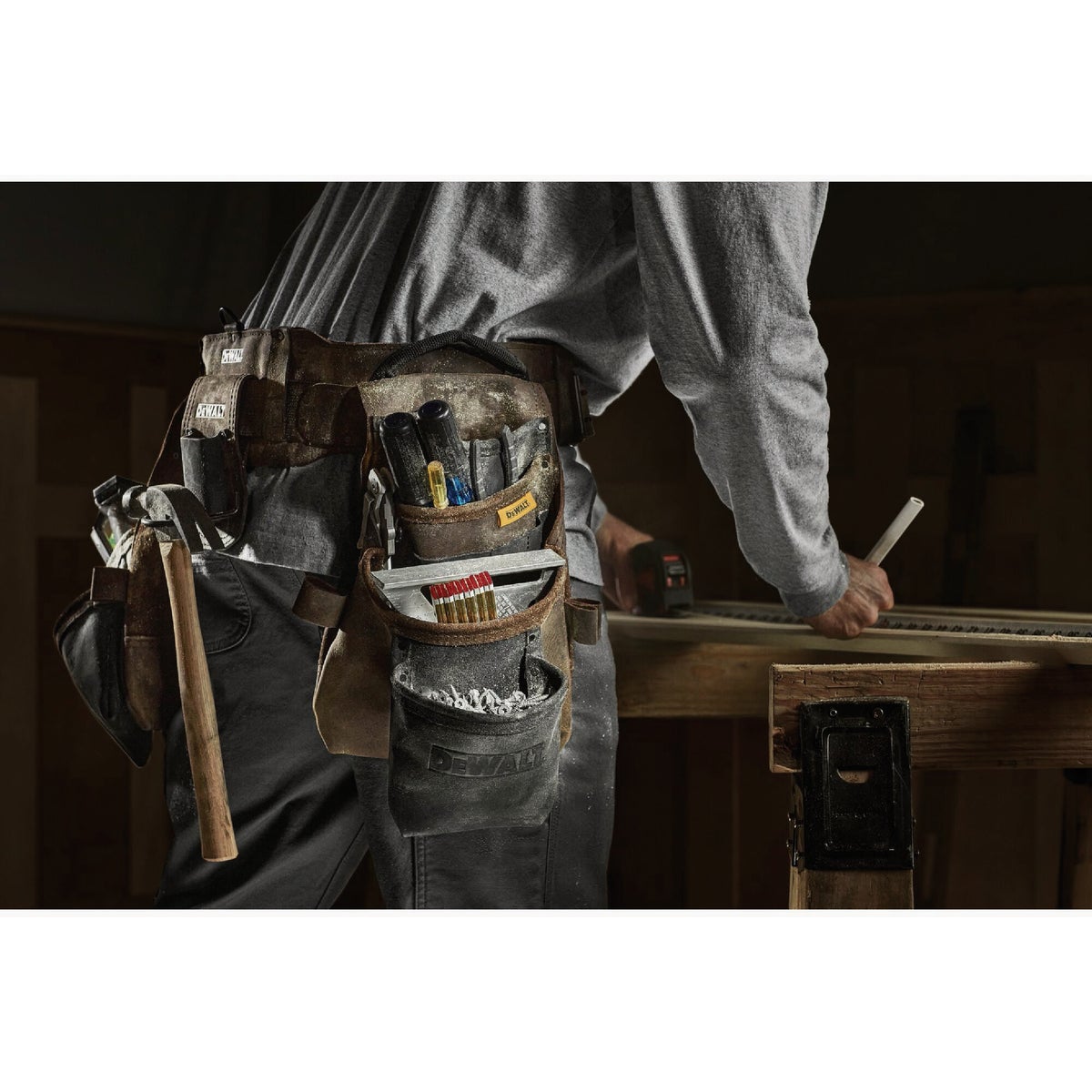 DEWALT 18-Pocket Framer Leather Tool Belt Image 2