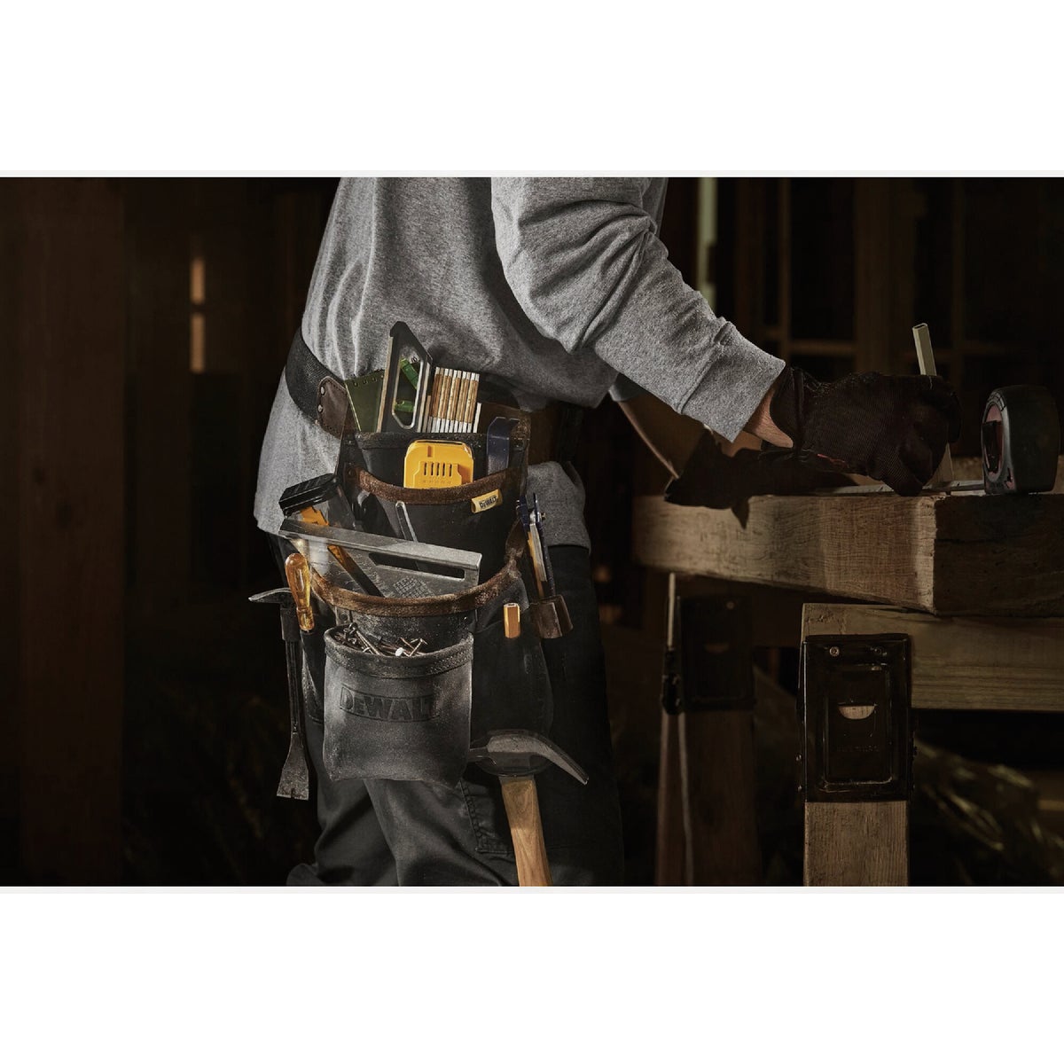 DEWALT 12-Pocket Leather Tool Pouch & Belt Image 2