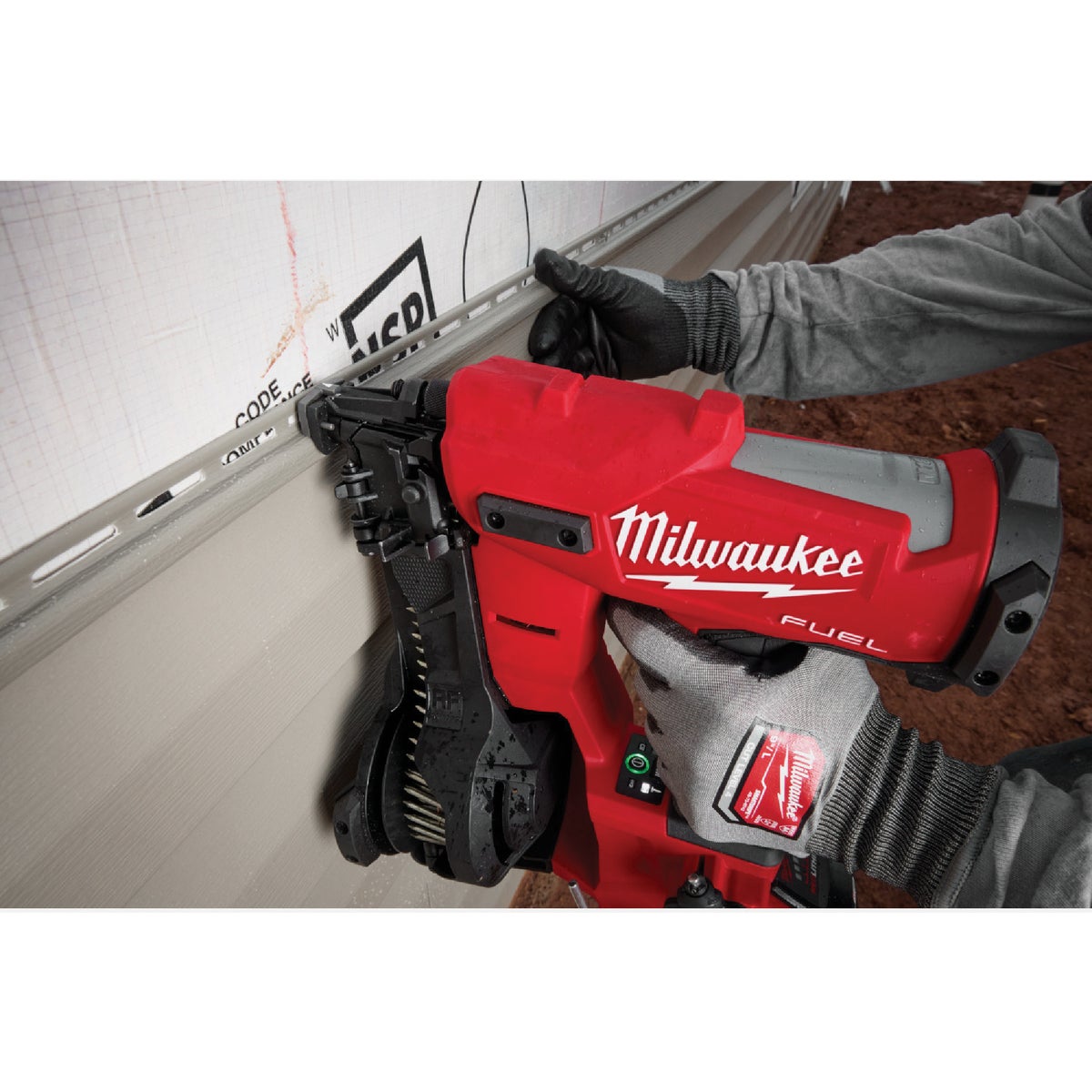 Milwaukee M18 FUEL Coil Roofing Nailer Vinyl Siding Tip Image 3