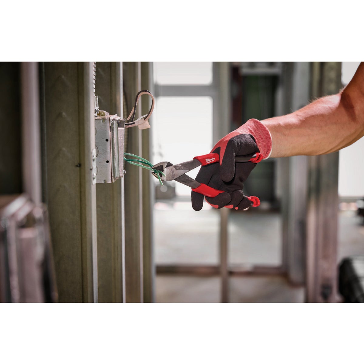 Milwaukee 7 In. Comfort Grip Diagonal Cutting Pliers (USA) Image 4