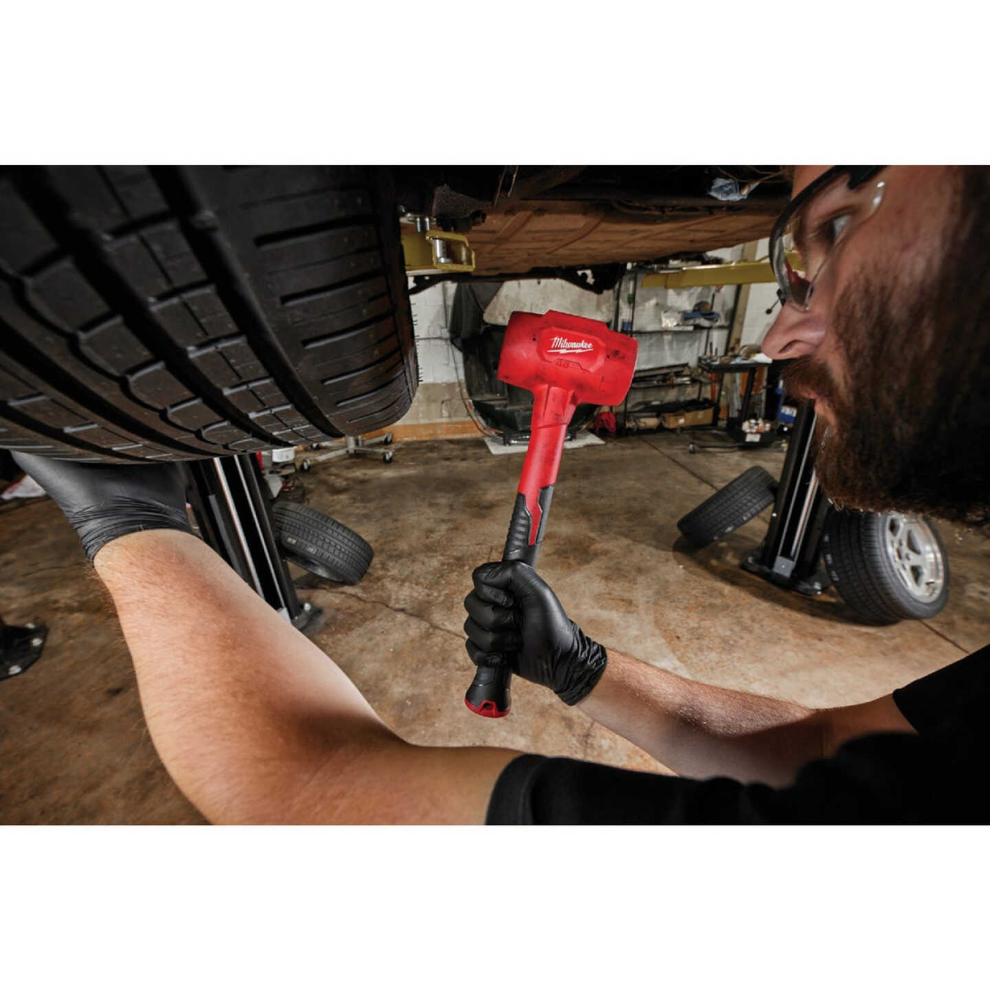 Milwaukee 48 Oz. Dead Blow Hammer Image 4