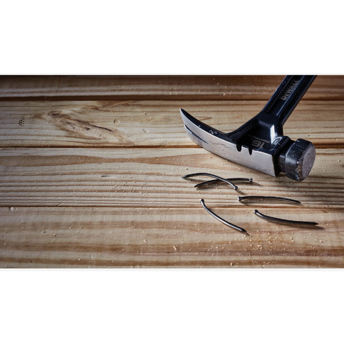 DEWALT 16 Oz. Smooth-Face Rip Claw Hammer with Steel Handle Image 3
