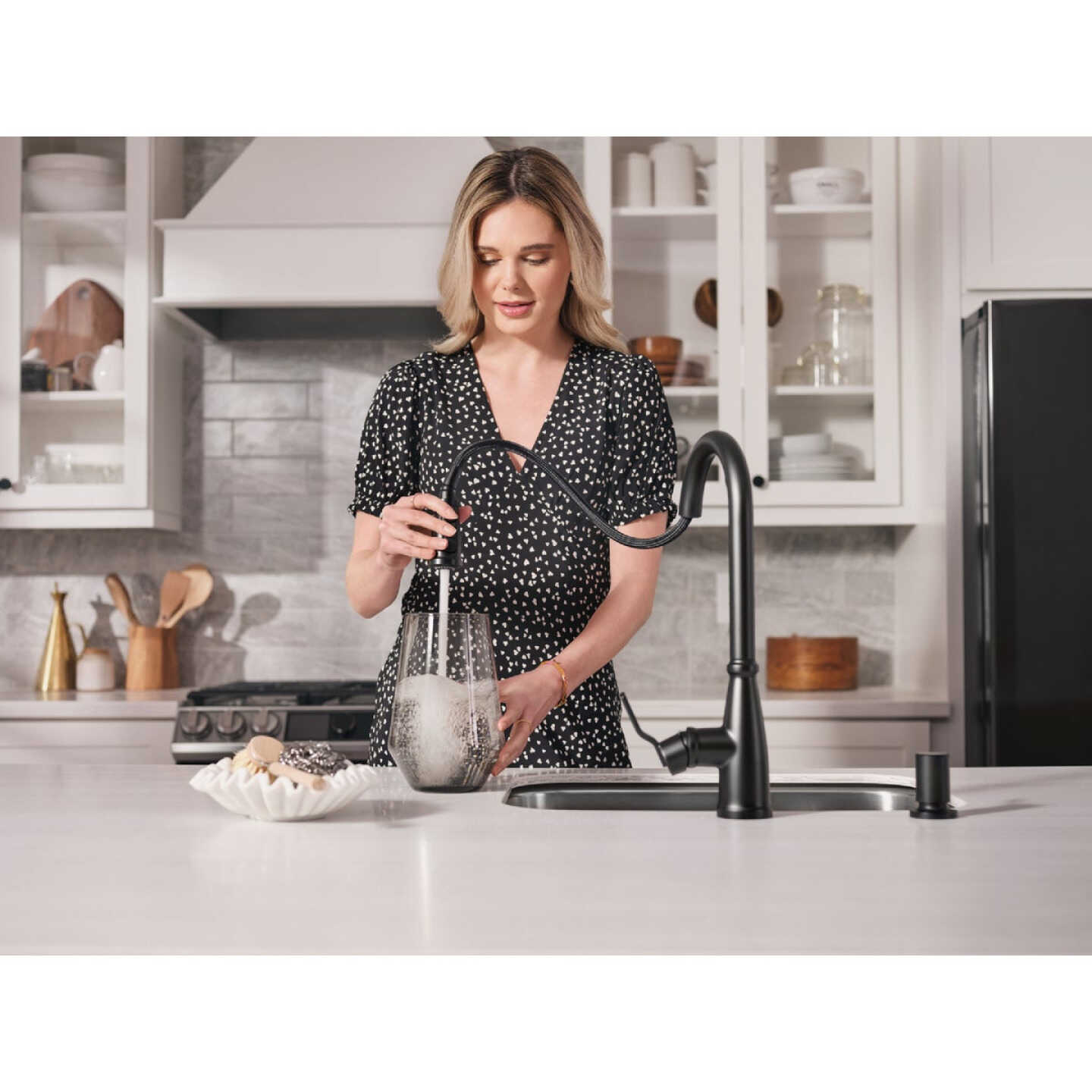Moen Nolia 1-Handle Pull-Down High Arc Kitchen Faucet, Matte Black Image 3