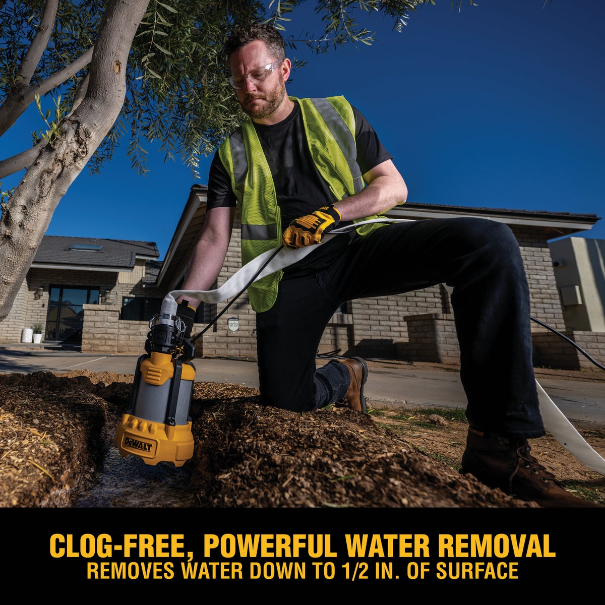 DEWALT 1/3 HP Cast Aluminum Submersible Utility Pump Image 4