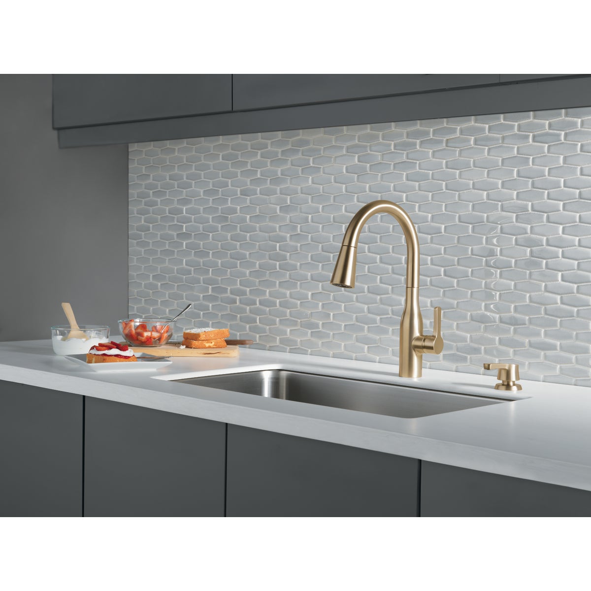 Delta Marca 1-Handle Pull-Down Kitchen Faucet with Soap Dispenser, Champagne Bronze Image 2